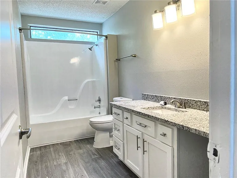 3250 N Kings Cross — Photo 10