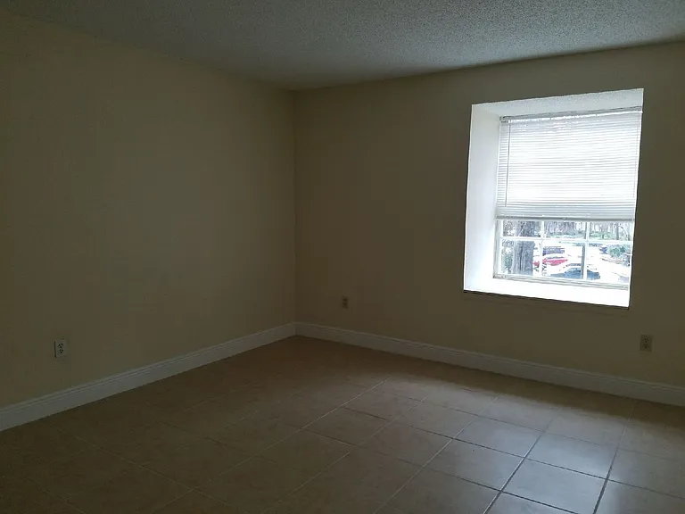 3934 Versailles Dr #B — Photo 9
