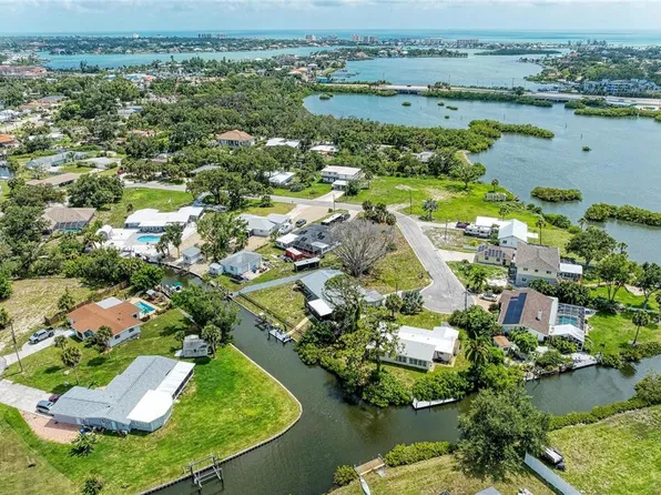 302 Dona Dr, Nokomis, FL 34275