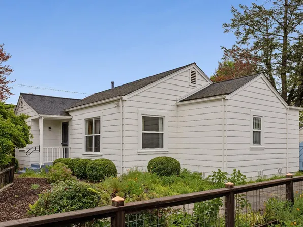 872 Carr Avenue, Santa Rosa, CA 95404