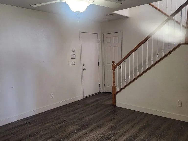 6485 Abbotsford House Ct — Photo 18