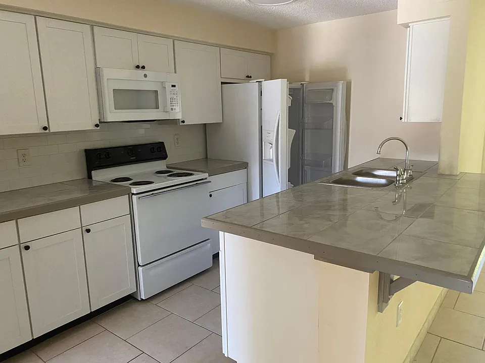 2/1 kitchen