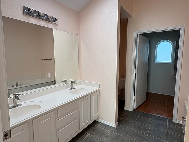 417 Hardwicke Ln — Photo 6