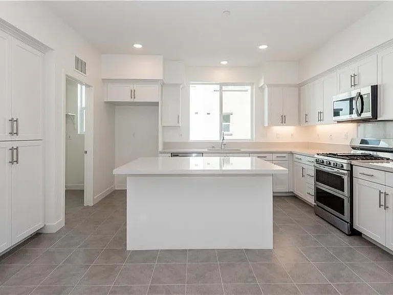 2317 W Broadway #32 — Photo 5