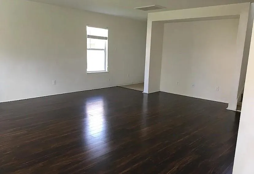 3 bed, 2.5 bath, 1706 sqft, $2,050 — Photo 2