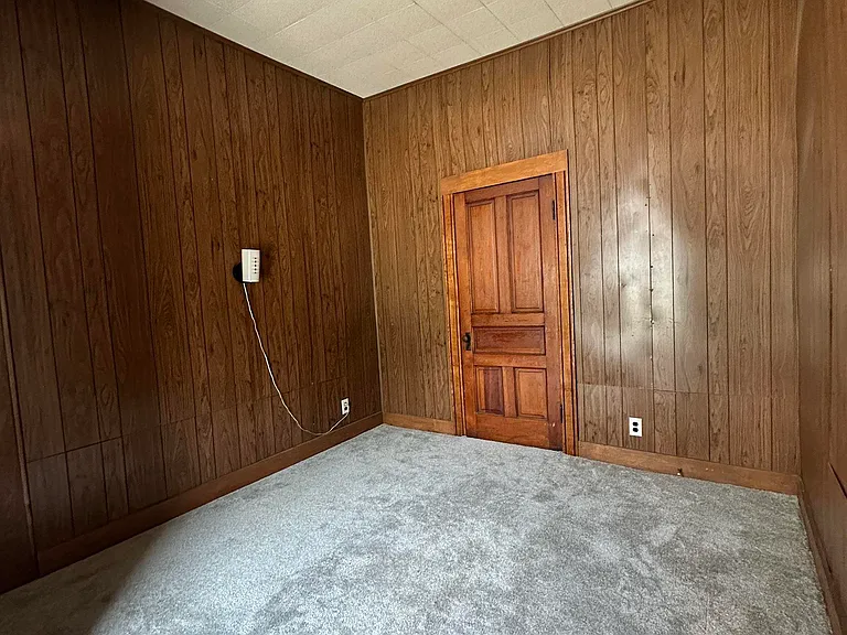 235 S Seminary St — Photo 12