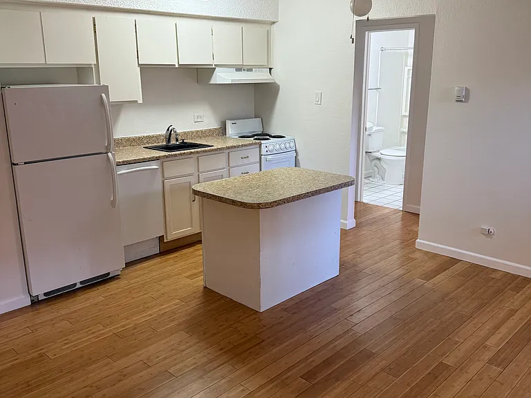 1152 York St #D — Photo 4