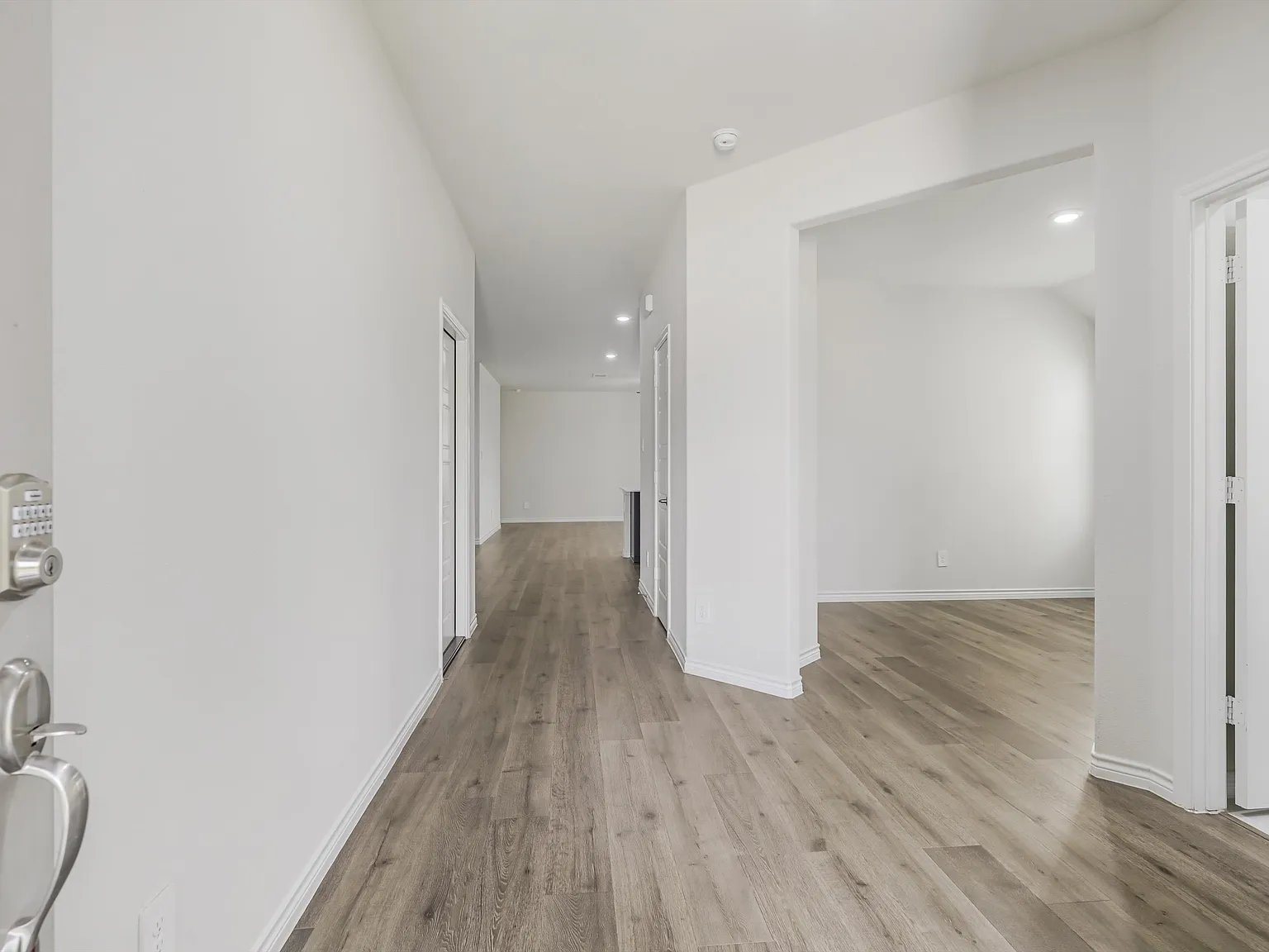 4 bed, 2080 sqft, $2,300 — Photo 3