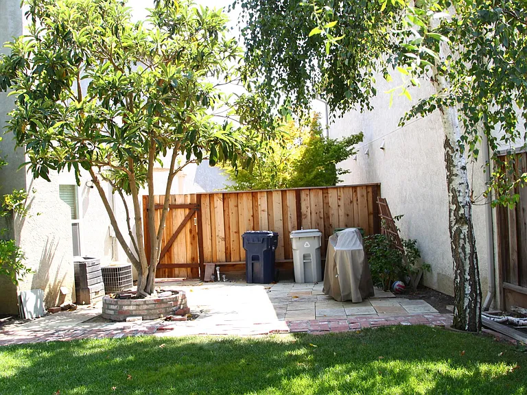 39047 Applegate Ter — Photo 4