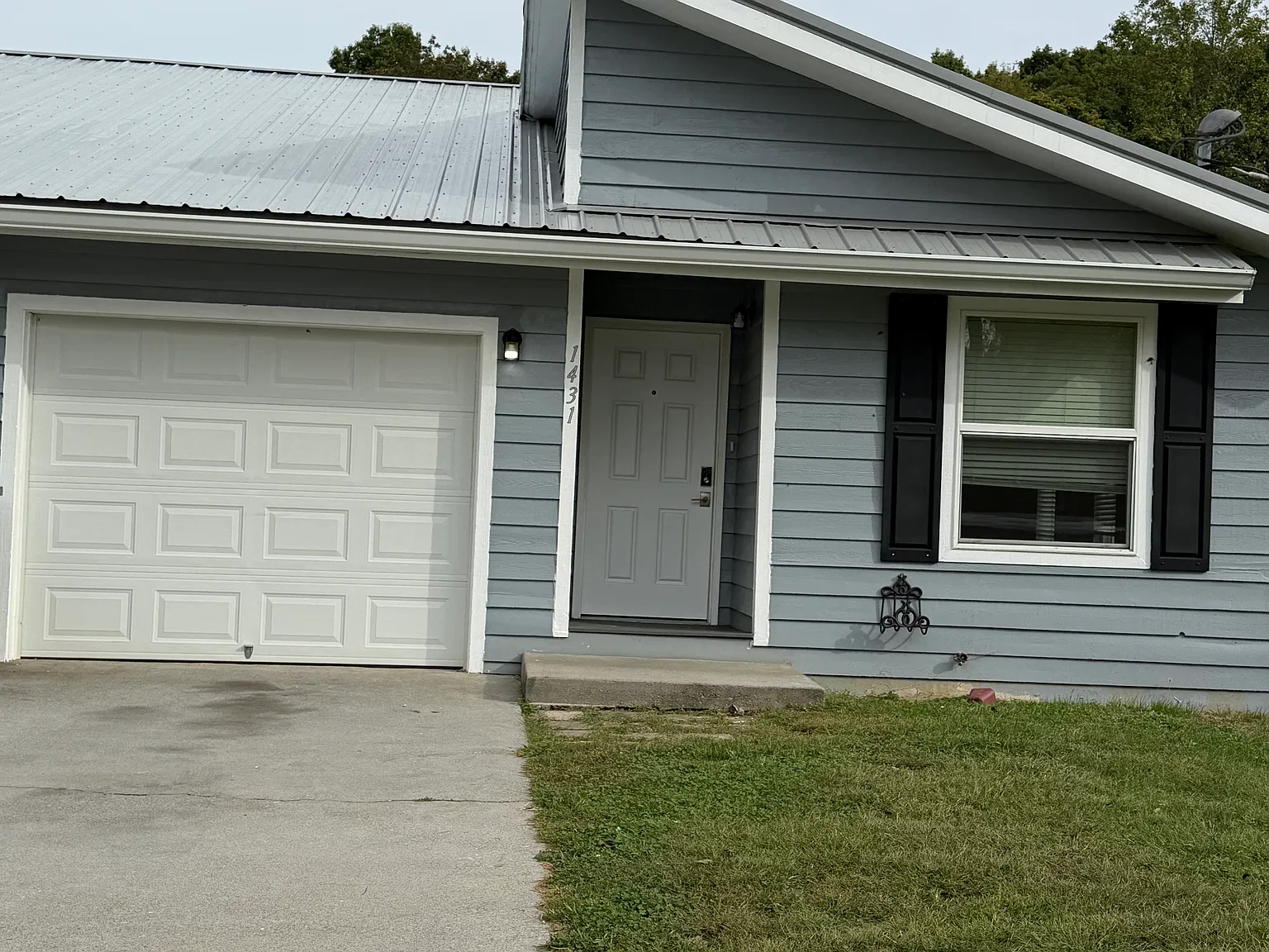 1431 Shannon Cir — Photo 1