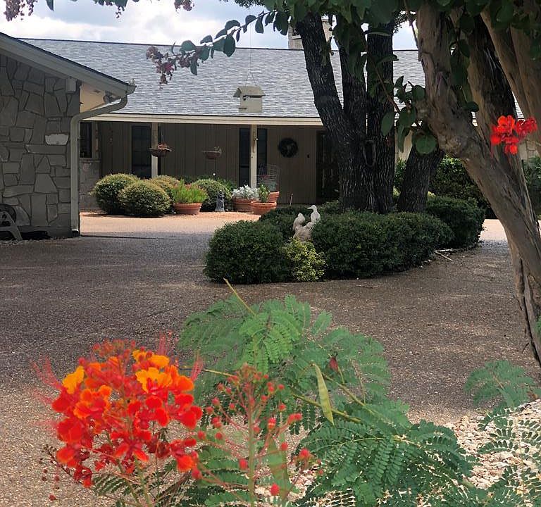 1st image of 398 Englewood Dr