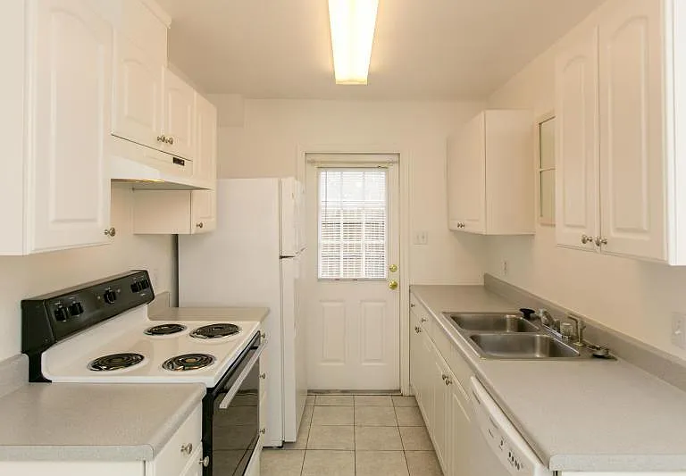 418 Knickerbocker St #4 — Photo 4