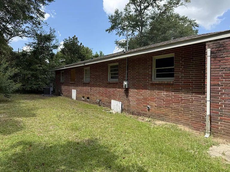 1210 Judson St — Photo 3