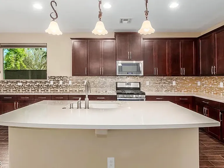 3432 E Strawberry Dr — Photo 5