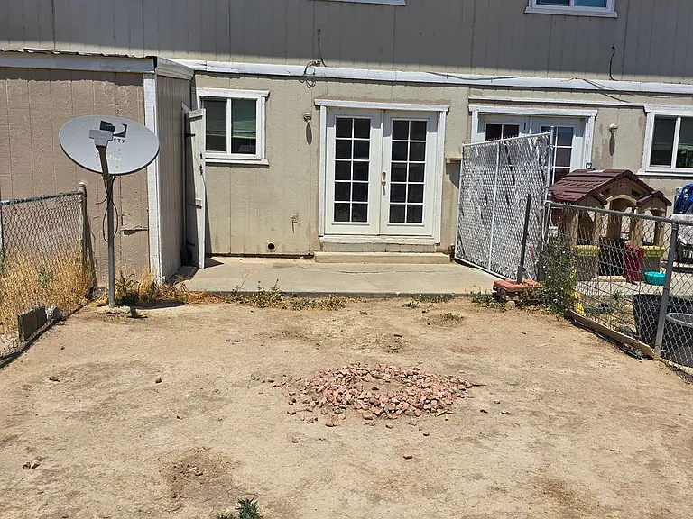3247 1/2 Main St — Photo 6
