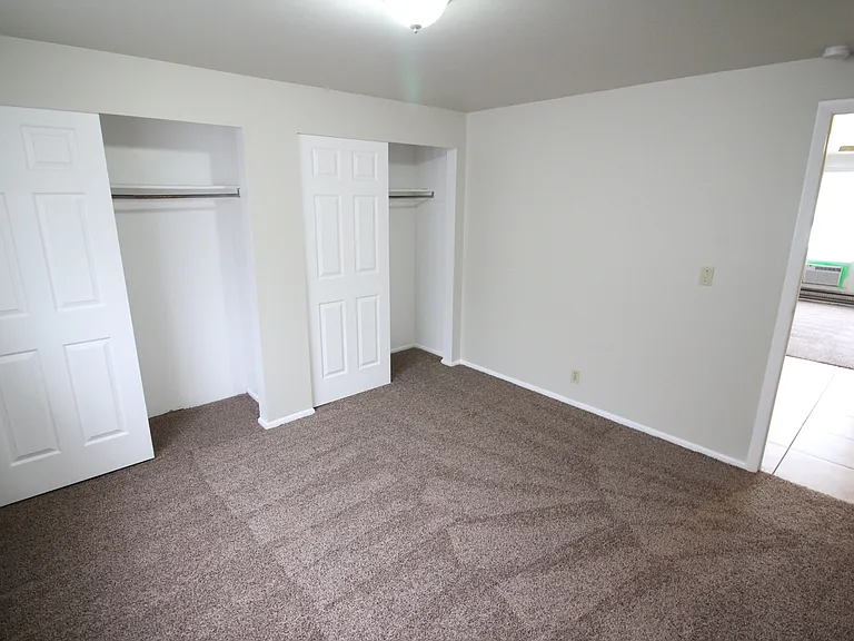Apartments at 175 Main Street in Farmington — Photo 27