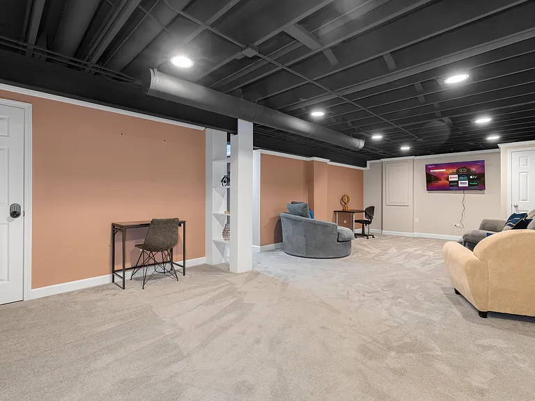 260 Longview Dr — Photo 20