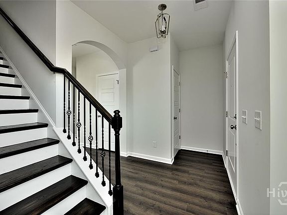 4th image of 293 McCrady Dr
