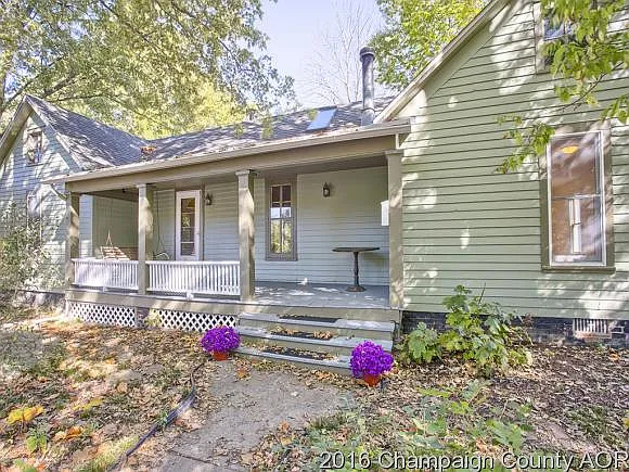 608 S Maple St photo 1