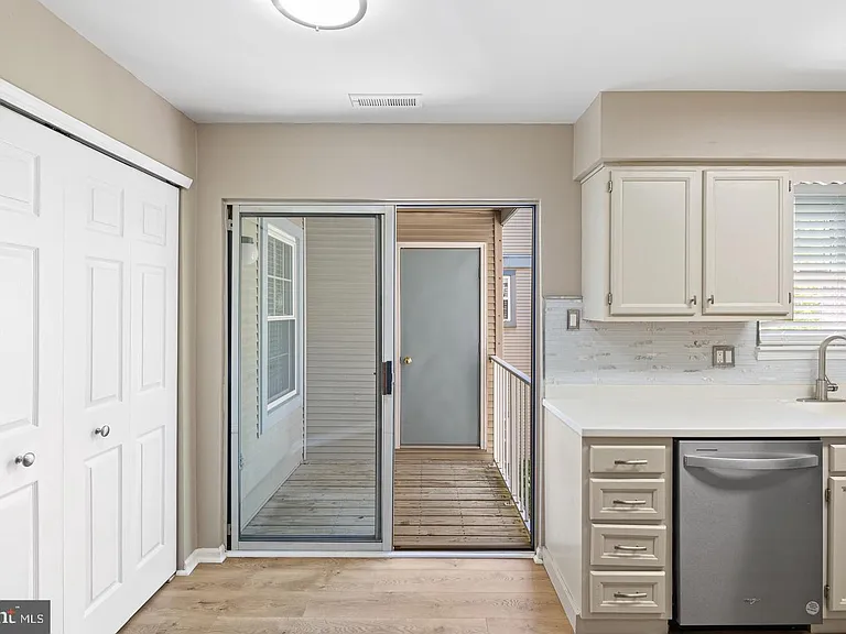 107 Sweetwater Dr — Photo 5