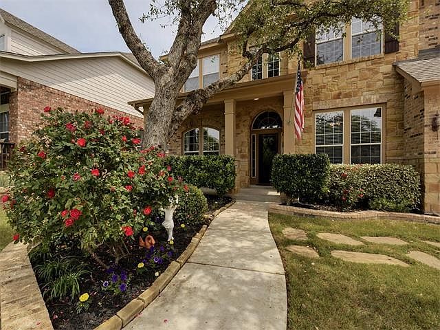 This beautiful home is located on a quiet cul-de-sac in the desirable Highlands at Crystal Falls.