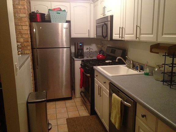 3rd image of 803 W Oakdale Ave