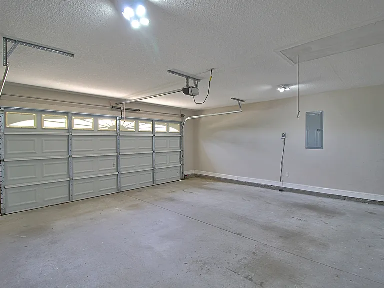 720 Highgrove Ct — Photo 27