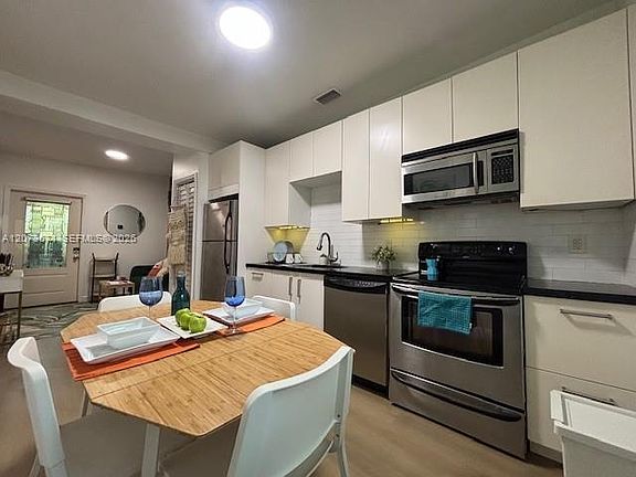 3rd image of 8220 NE 1st Pl #2B