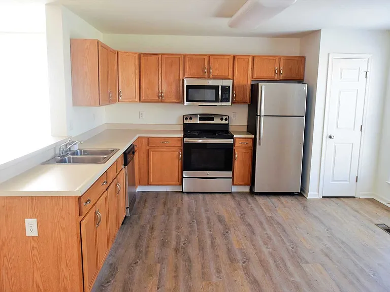 Valley Stream Village Townhomes — Photo 11