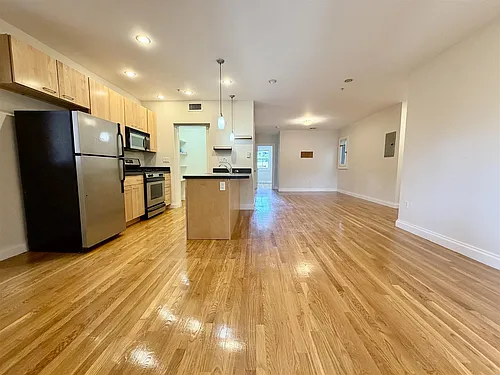 1110 Massachusetts Ave #4 Photo 1