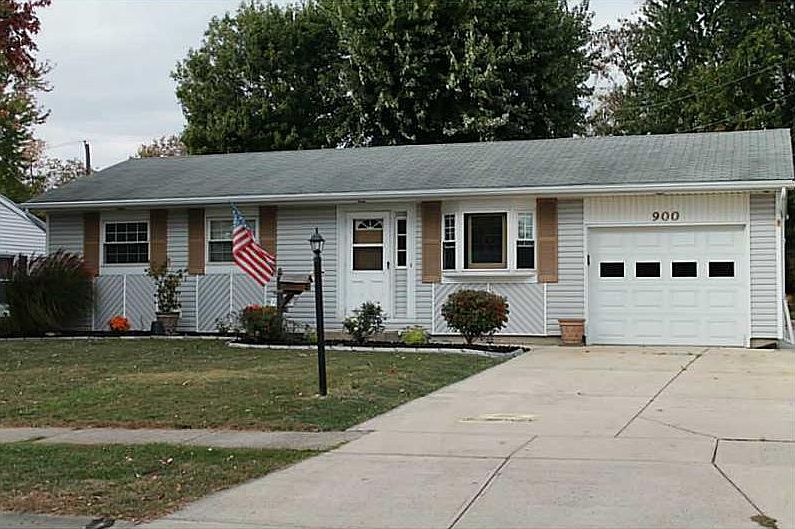 1st image of 900 Evergreen Dr