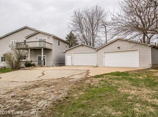 1649 E County Line Rd, Des Moines, IA 50320