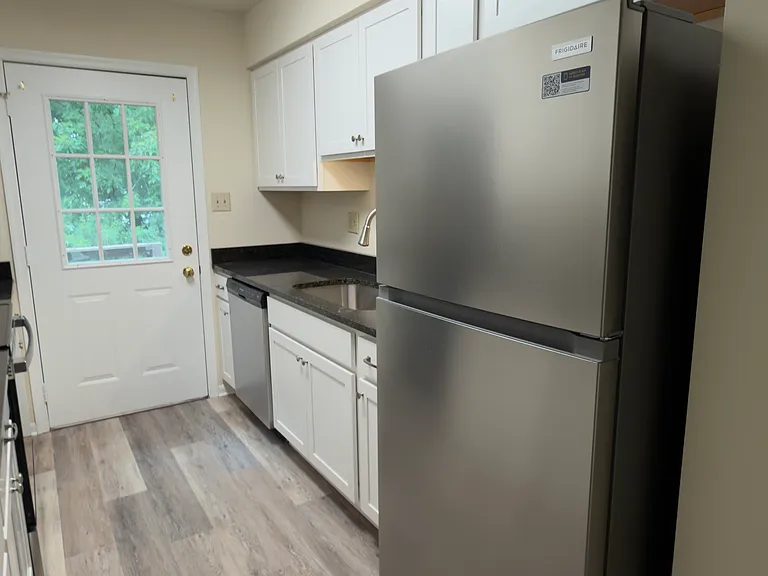 303 Green St #2 — Photo 10