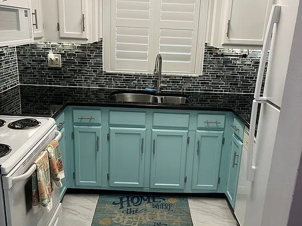 92 Spring Lake Dr APT 207, Vero Beach, FL 32962