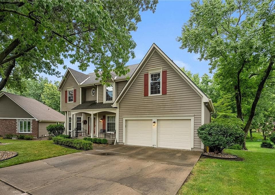 1st image of 816 NE Mary Ct