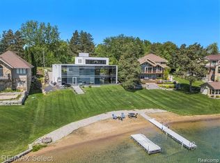 15215 Pinewood Trl, Linden, MI