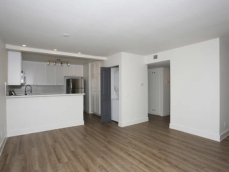 Lakehouse Apartments — Photo 23
