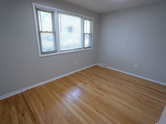 4th image of 10508 S Bensley Ave