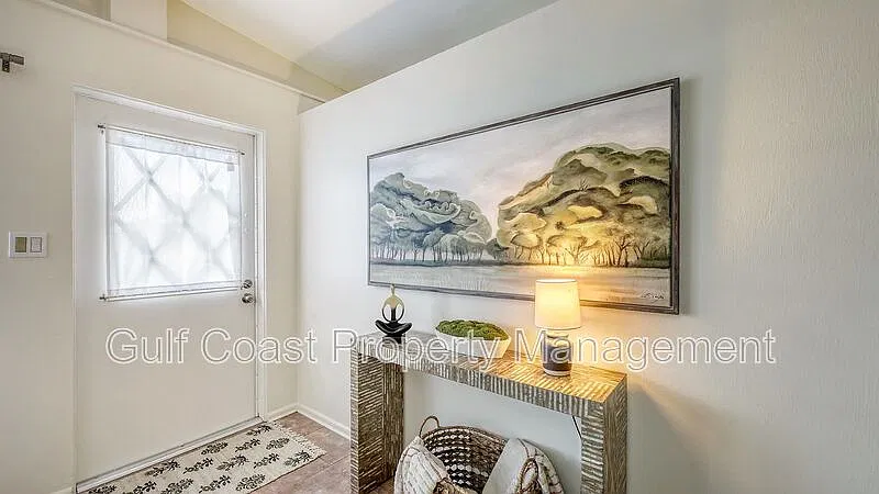 3 bed, 2.0 bath, 1420 sqft, $2,800 — Photo 2