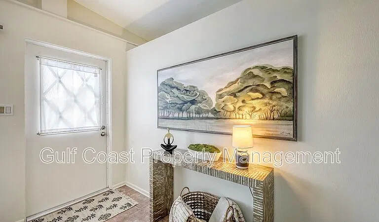 2551 Waneta Dr — Photo 2