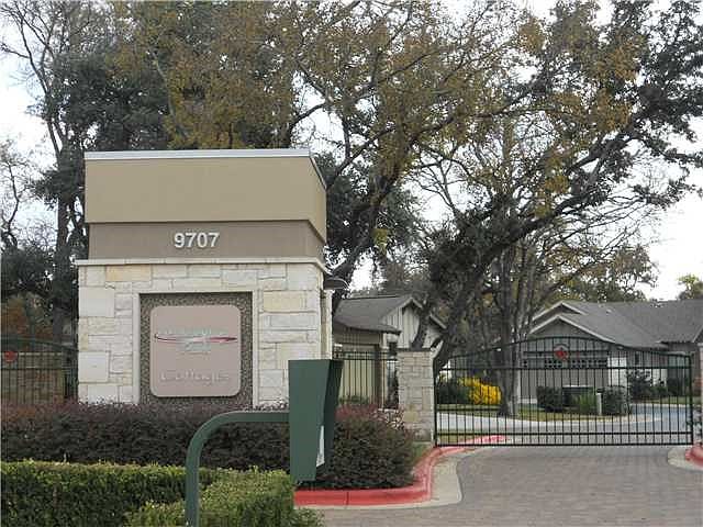 Entrance/Gate
