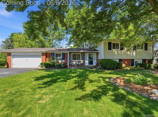 6623 Pine Eagle Ln, West Bloomfield, MI 48322