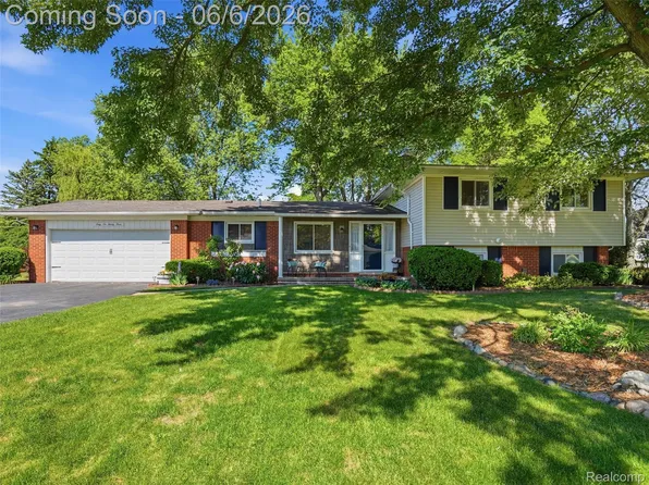 6623 Pine Eagle Ln, West Bloomfield, MI 48322