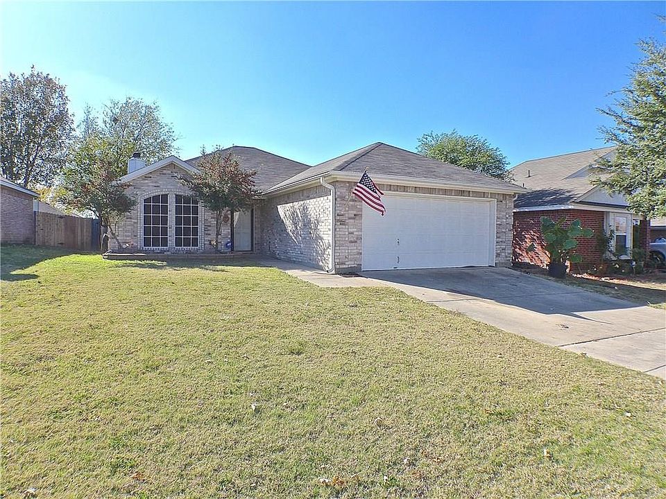 1st image of 528 Hollyberry Dr