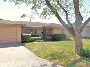 404 McCarver Dr, Ballinger, TX 76821