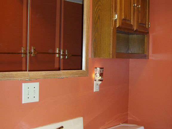 Family Room Bath - With Dryer / Washer Hookups