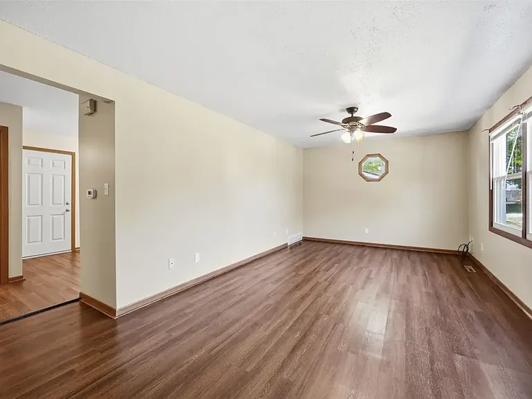 352 3rd Ave — Photo 3