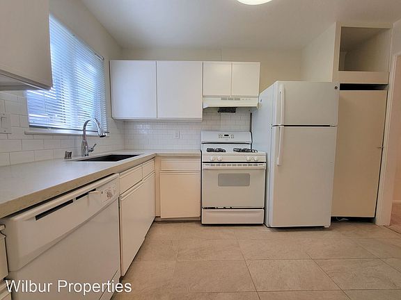5th image of 2653 Alma St