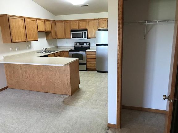 4th image of 30 E Jefferson St #3