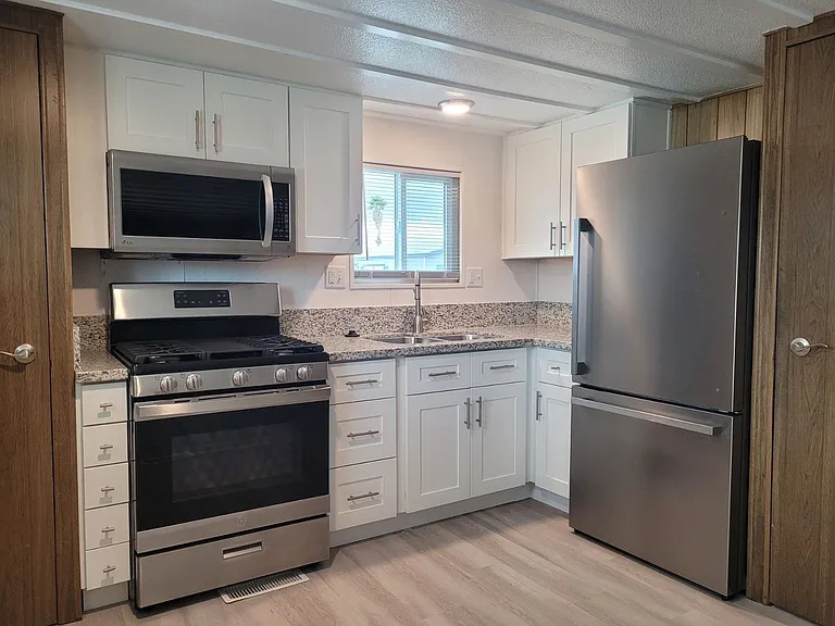 620 Silver Ln — Photo 8